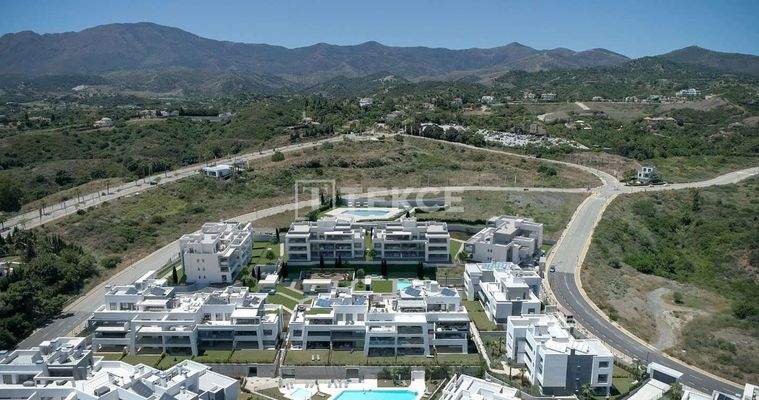Spacious Apartments in Complex with Rich Amenities in Estepona