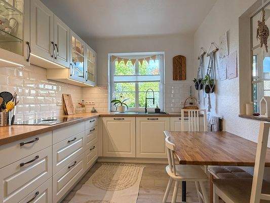 Moderne Küche mit hochwertiger Bora-Induktion – ideal zum gemeinsamen Kochen und Genießen