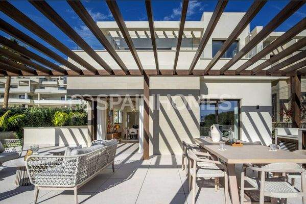 Move-In Ready Beachfront House in a Gated Complex in Marbella