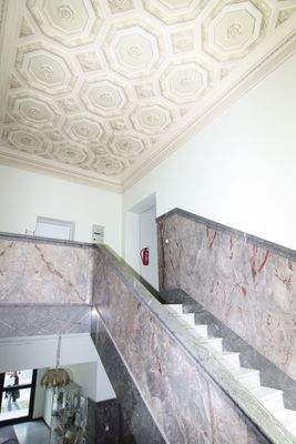 Marmorierte Treppe innen