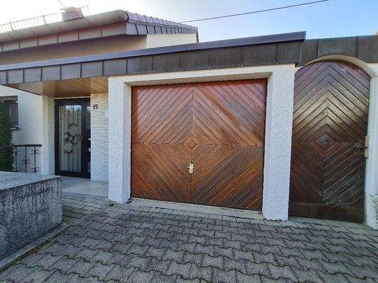 Garage und Hauszugang