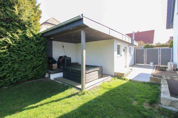 Nebengelass mit Whirlpool