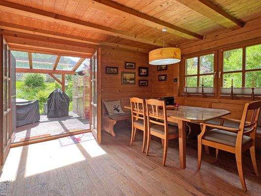 Essplatz mit Zugang zur Südterrasse