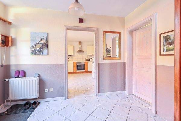 Von der Diele in die Küche und weitere Räumlichkeiten