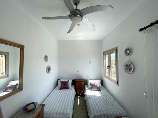 Kreta, Roumeli: Charmante Villa mit Garten und Pool zu verkaufen