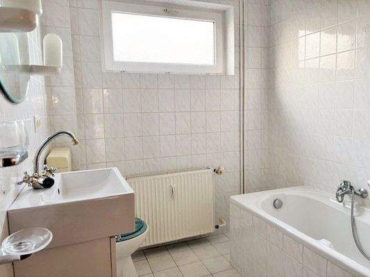 Bad-WC mit Wanne im EG.jpg