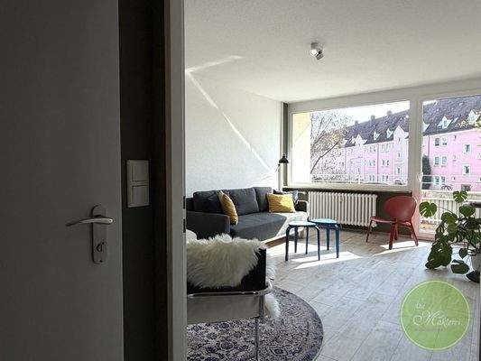 Blick vom Flur aus ins Wohnzimmer.