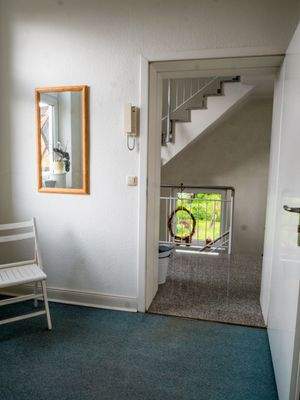 OG - Whg. 1 - Eingangstür vom Treppenhaus 8306.jpg