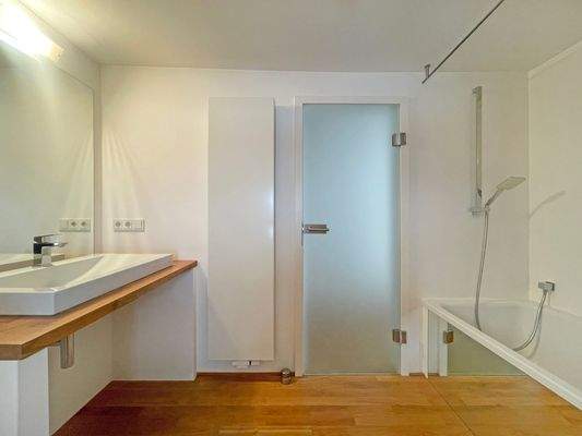 Zwei Badezimmer stehen im Obergeschoss zur Verfügung