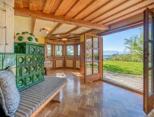 HP3--Einfamilienhaus-Oberndorf-Wohnzimmer-Kachelofen