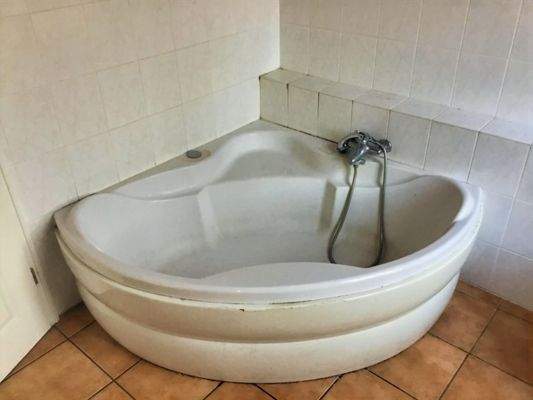 Erdgeschoss Bad links