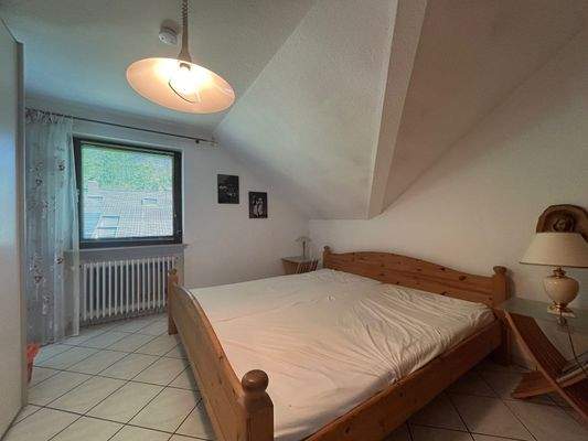 Zimmer im DG mit Zugang zur Loggia