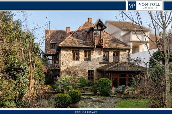 ausgebaute Sandsteinscheune mit Garten