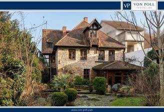 ausgebaute Sandsteinscheune mit Garten