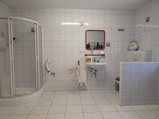 Badezimmer an der Garage