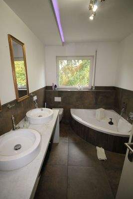 Modernes Badezimmer im 1. OG.JPG