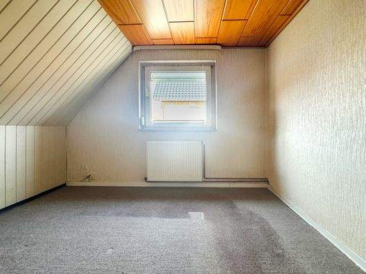 Zimmer 3 im OG (nicht in der Wohnfläche enthalten - Deckenhöhe 2,10m)