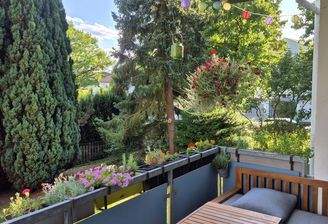 Hauptbalkon mit Gartenblick