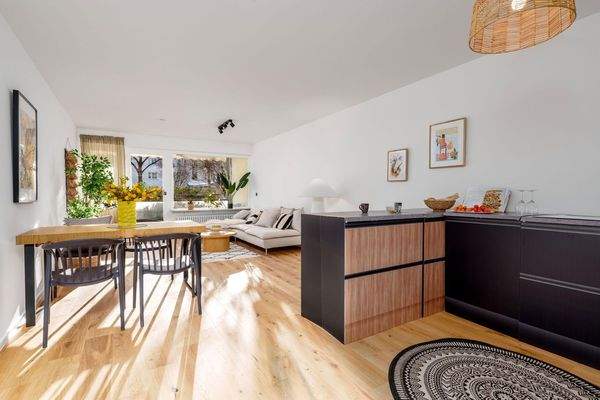 Wohn- Esszimmer mit Küche