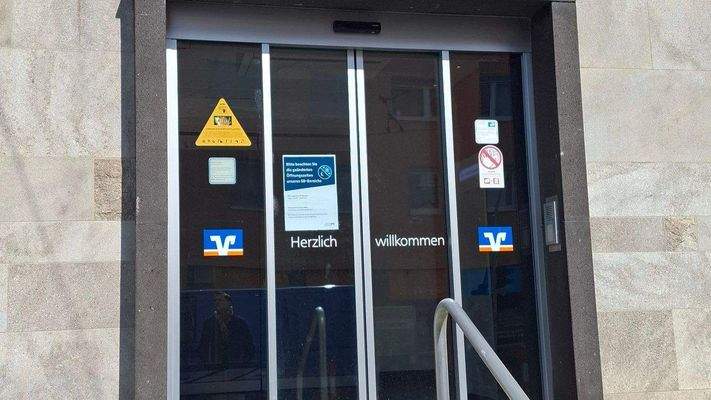 Außenansichten-Eingang (2).jpg