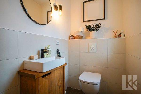 Praktisches Gäste-WC im Eingangsbereich