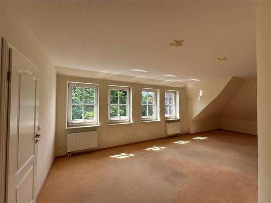  Zimmer 1 OG mit Ankleide