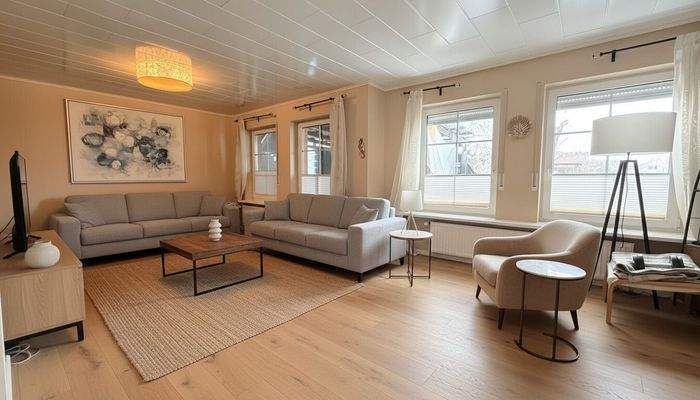 KI-Homestaging Wohn-/Esszimmer