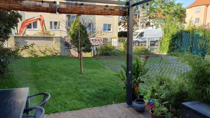 Garten vor Wohnzimmer im EG