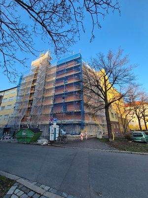 Gebäude erhält eine Fassadendämmung