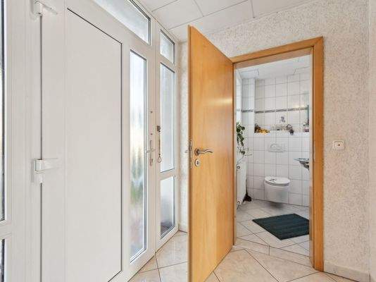 Eingang und Gäste WC