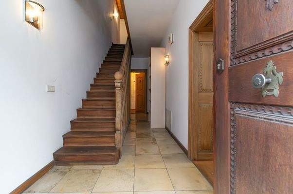 Wohnungseingang und Treppenhaus