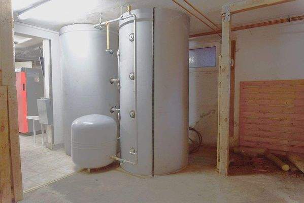 Kellerraum, Pufferspeicher, rechter Lagerraum für 