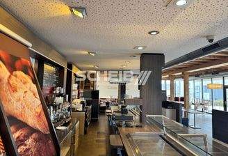 perfekt ausgestatteter Thekenbereich