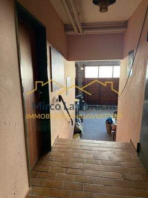 Weg v. Keller i. d. Garage