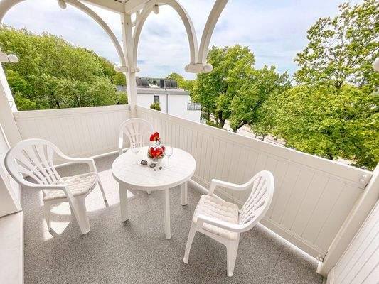 Der Blick ins Grüne vom Balkon