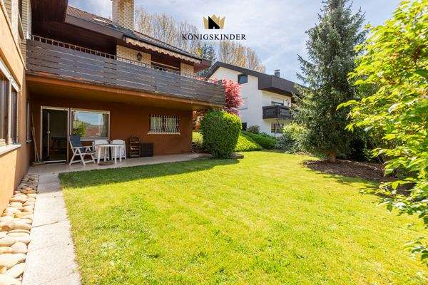 Garten mit Blick zum Eingang