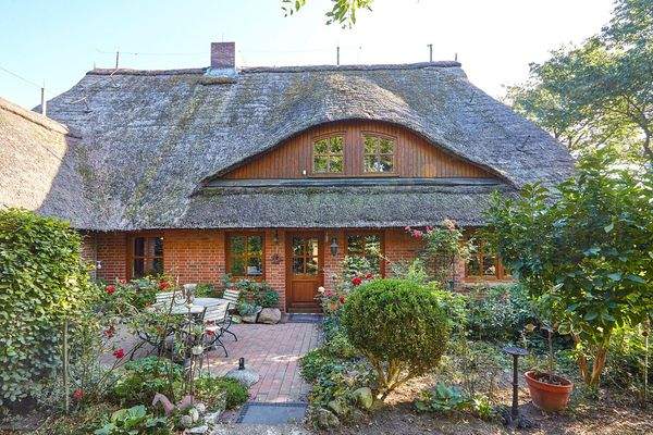 Terrasse und Hauseingang