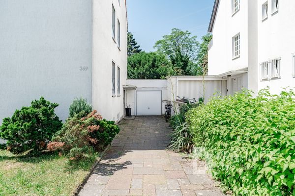 Einfahrt Garage