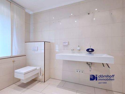 Badezimmer mit Dusche EG