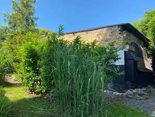 massives Nebengebäude