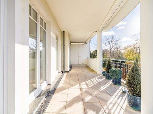 Weitere Ansicht des Balkons