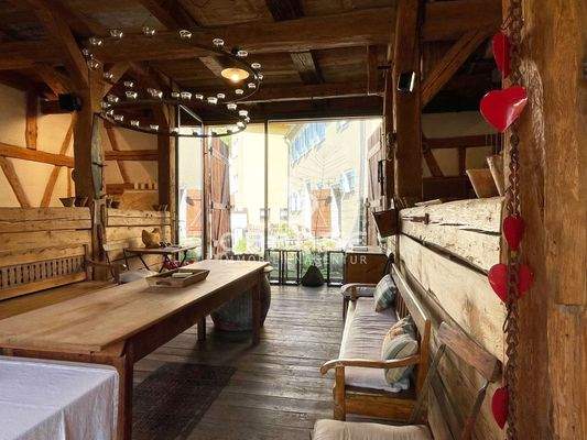 Hier unten den Wohn,- bzw.....