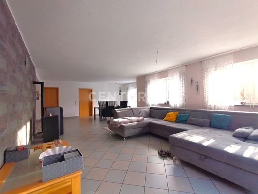 Das exklusive Wohnzimmer in Blickrichtung Essbereich