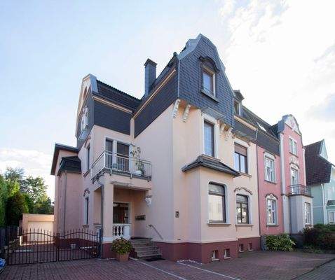 Fassade mit Stilelementen