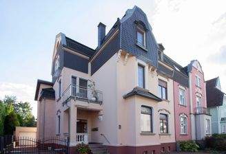 Fassade mit Stilelementen