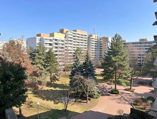 Quartiershof  - (KI generiert)