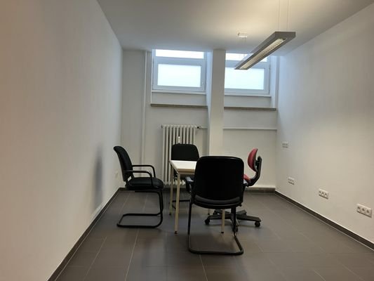 In der Mieteinheit im UG: Büro "hinten"