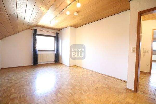 großzügiges Schlafzimmer