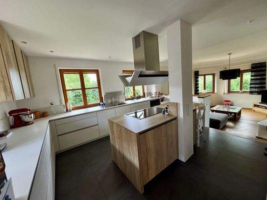 Blick in Koch- und Essbereich
