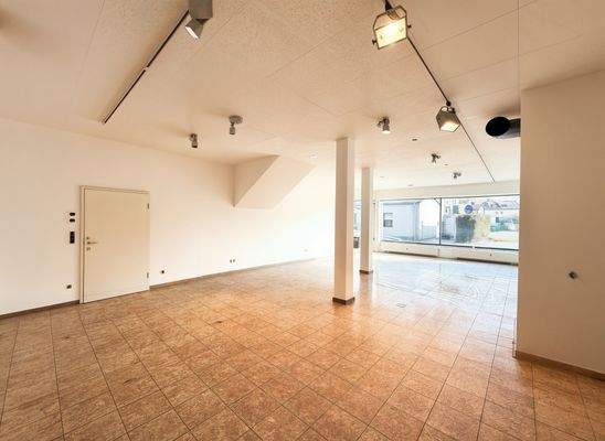 Gewerbe Hauptraum  - (KI generiert, heller gestaltet)